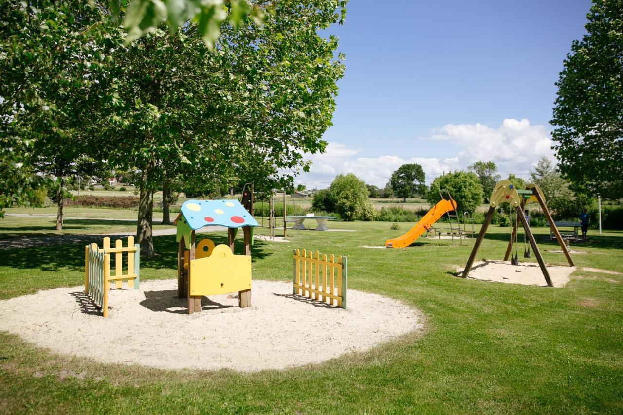 Camping Saint Michel Courtils Exterior foto